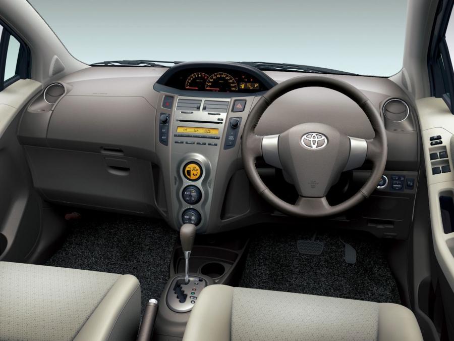  Toyota Vitz I LL 2007 года  (фото 3 из 4)